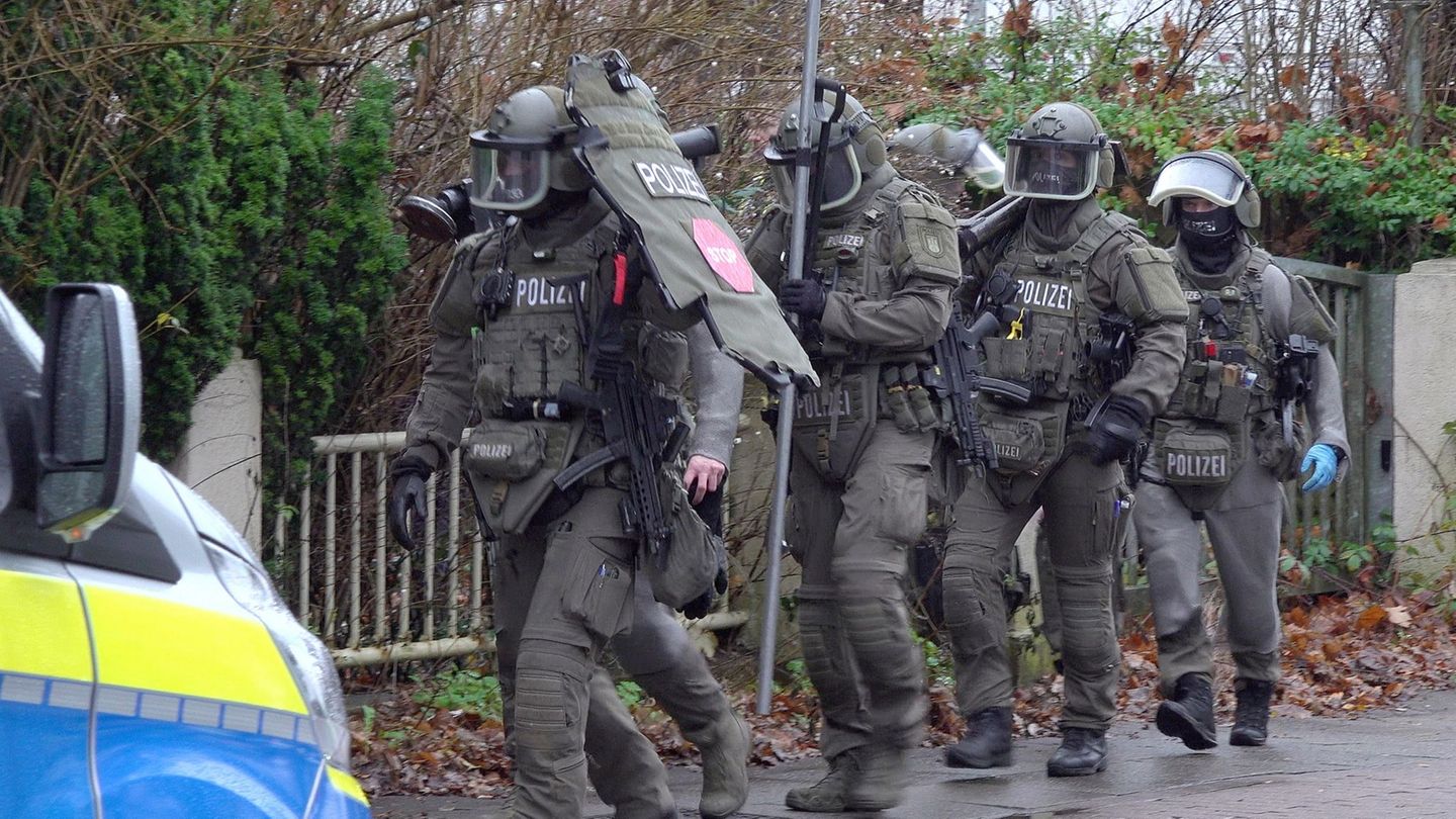 Ein Mann wurde bei einer Auseinandersetzung verletzt. Foto: Bodo Marks/dpa