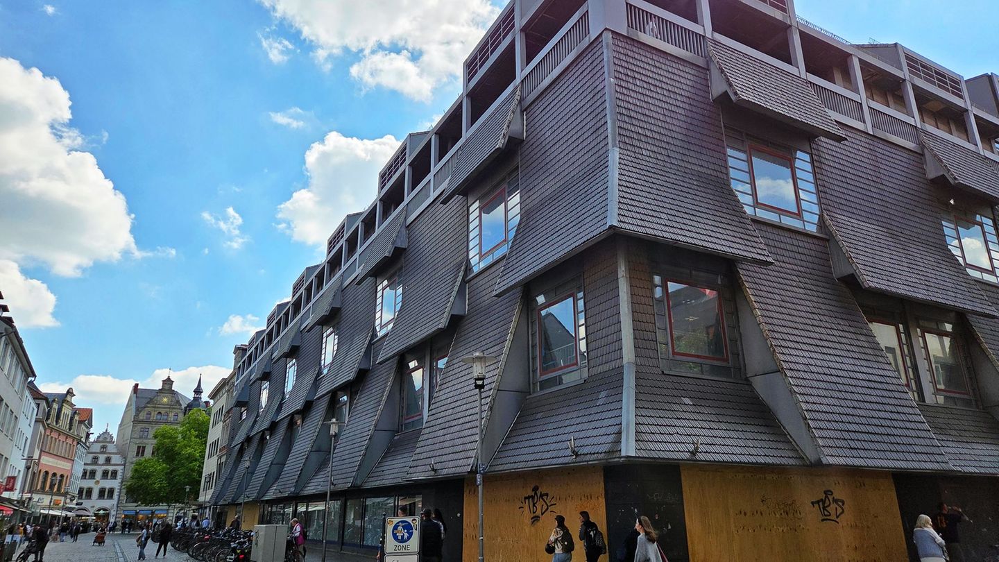 Auf dem Gelände des ehemaligen Karstadt-Gebäudes am Gewandhaus ist ein Haus der Musik geplant. (Archivbild) Foto: Christian Brah