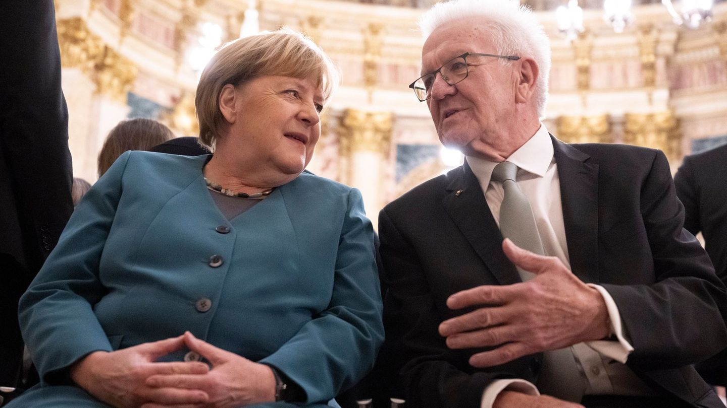 Sie sind politische Freunde: Merkel und Kretschmann. Foto: Marijan Murat/dpa