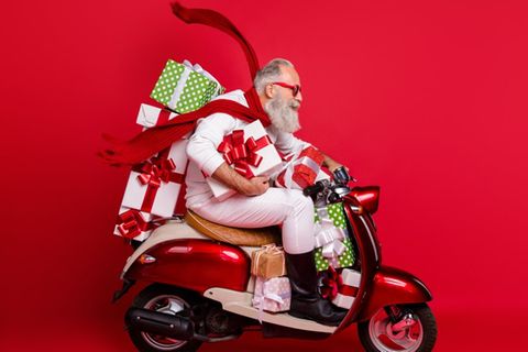 Rasend schnell ist Weihnachten da: So landen die Geschenke rechtzeitig unter dem Christbaum.