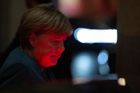Man habe nie leichtfertig mit der Freiheit der Menschen gespielt, sagte Merkel. Foto: Marijan Murat/dpa
