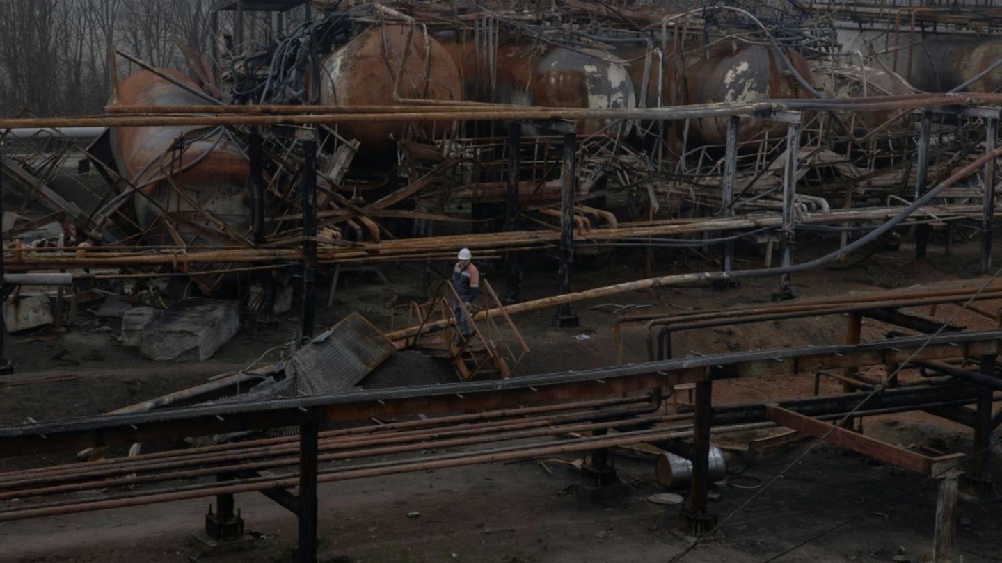 Eine durch Angriffe beschädigte Naftogaz-Gasanlage