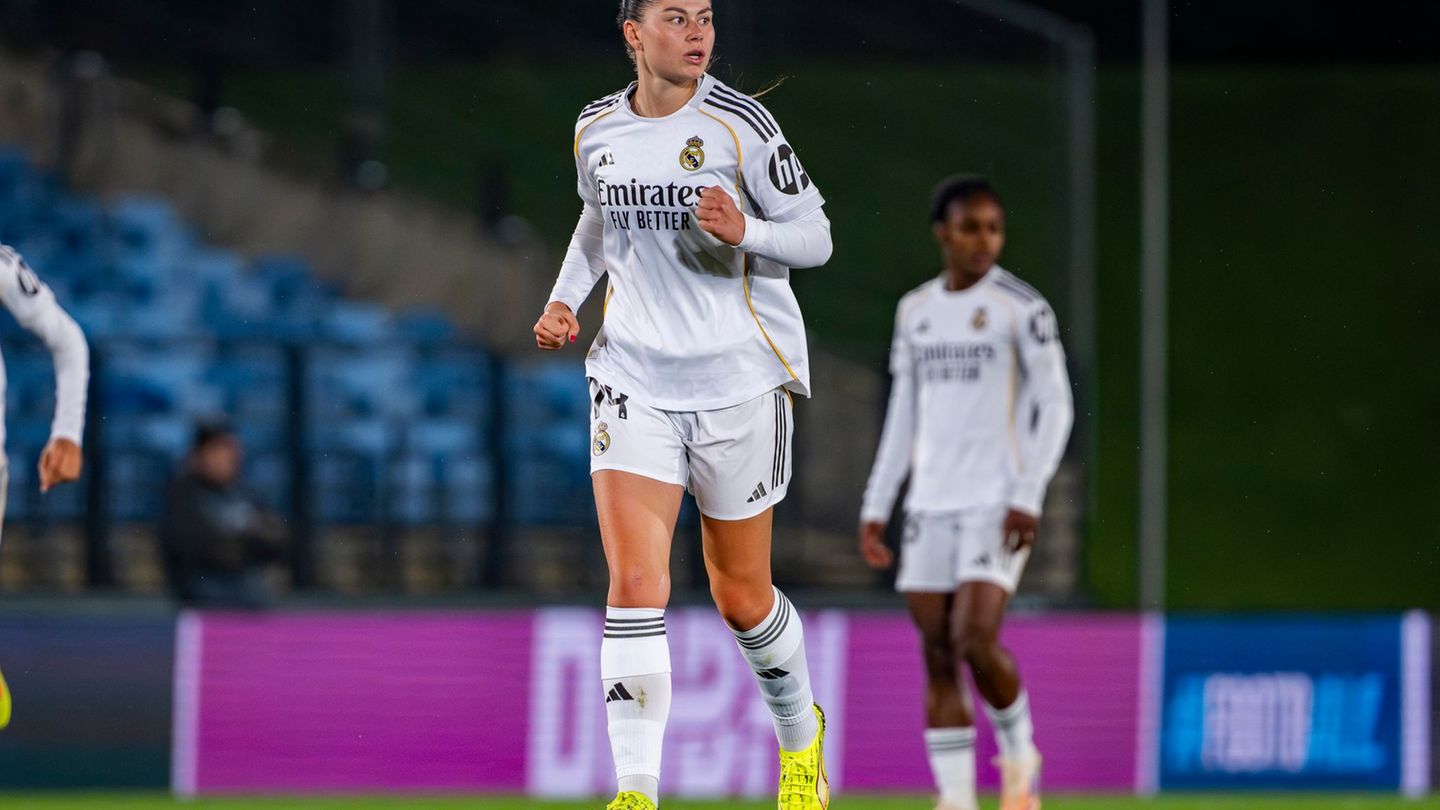 Maria Méndez erzielt gegen die Wolfsburgerinnen das 1:0. Foto: Alberto Gardin/ZUMA Press Wire/dpa