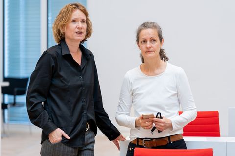 Die Brandenburger BSW-Landtagsabgeordnete Melanie Matzies (l) ist nach dem Austritt aus der Partei wieder eingetreten. (Archivbi