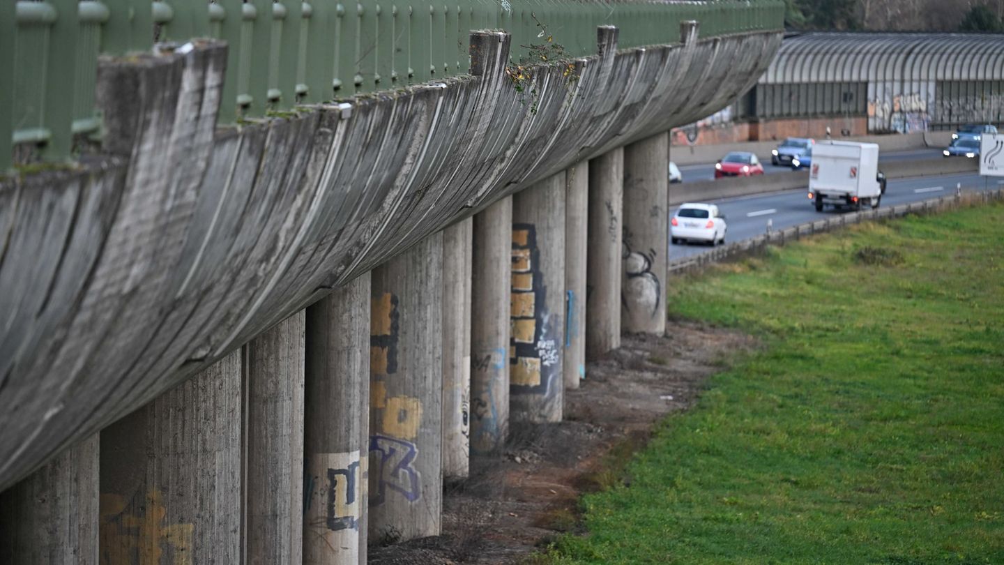 Eine Einhausung soll die Galerie auf der A 661 ersetzen. Foto: Michael Brandt/dpa