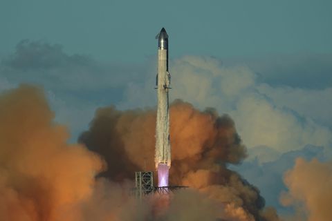 SpaceX strebt dem Bericht zufolge eine Bewertung von 1,5 Billionen Dollar an. (Archivbild) Foto: Eric Gay/AP/dpa