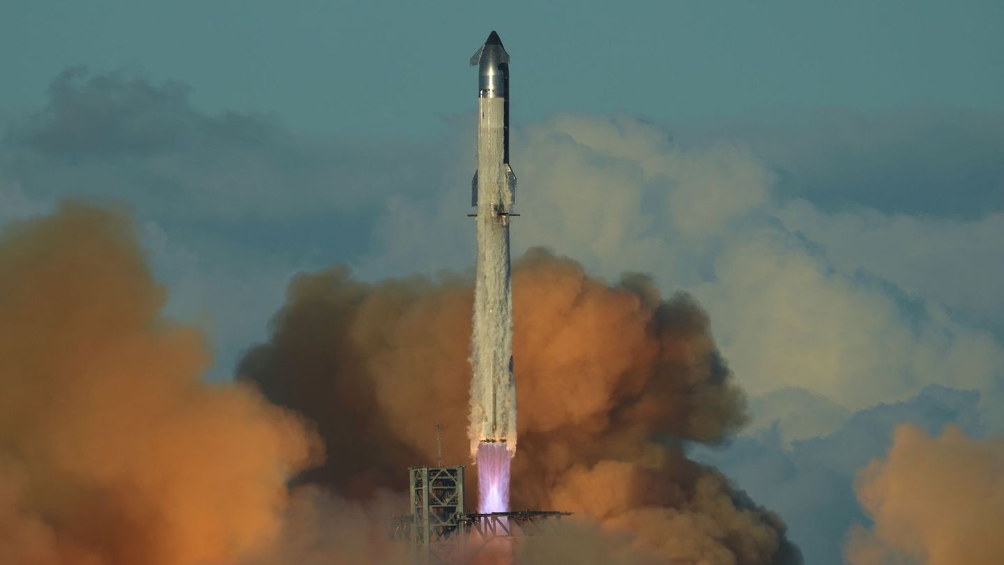 SpaceX strebt dem Bericht zufolge eine Bewertung von 1,5 Billionen Dollar an. (Archivbild) Foto: Eric Gay/AP/dpa