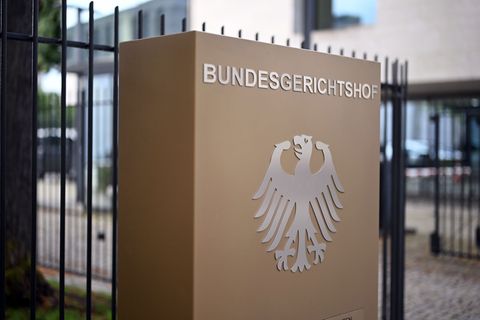 Der BGH nimmt eine umstrittene Regelung in den Versicherungsbedingungen einer fondsgebundenen Riester-Rente unter die Lupe. (Arc