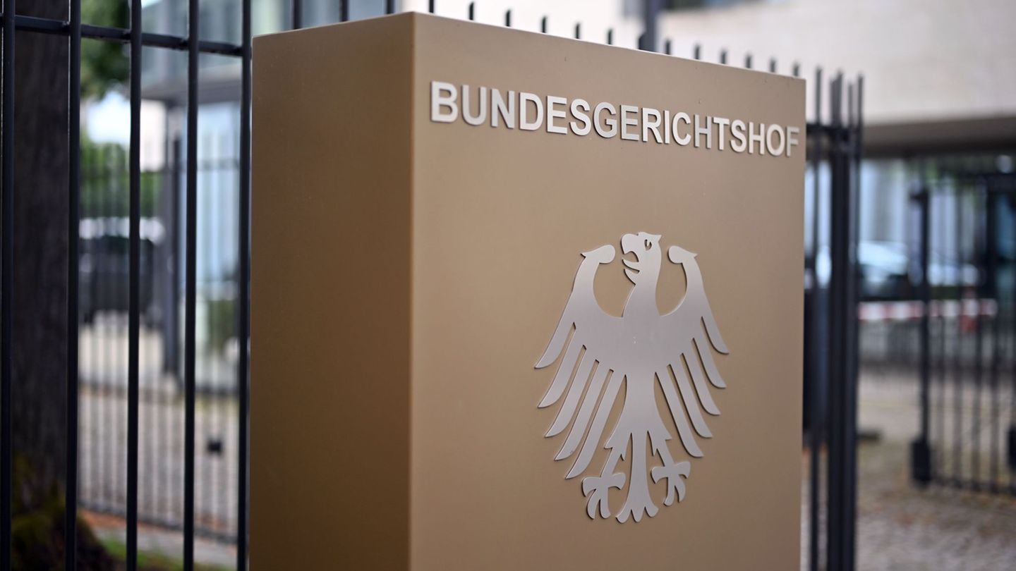 Der BGH nimmt eine umstrittene Regelung in den Versicherungsbedingungen einer fondsgebundenen Riester-Rente unter die Lupe. (Arc