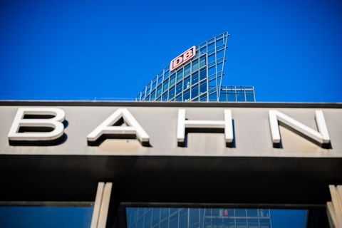 Am Mittwoch tagt der Aufsichtsrat der Deutschen Bahn zum letzten Mal in diesem Jahr. (Archivbild) Foto: Christoph Soeder/dpa