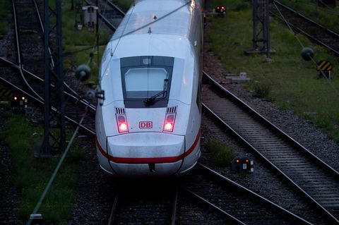 Die Deutsche Bahn stellt ihren Fahrplan um. (Symbolbild) Foto: Sven Hoppe/dpa
