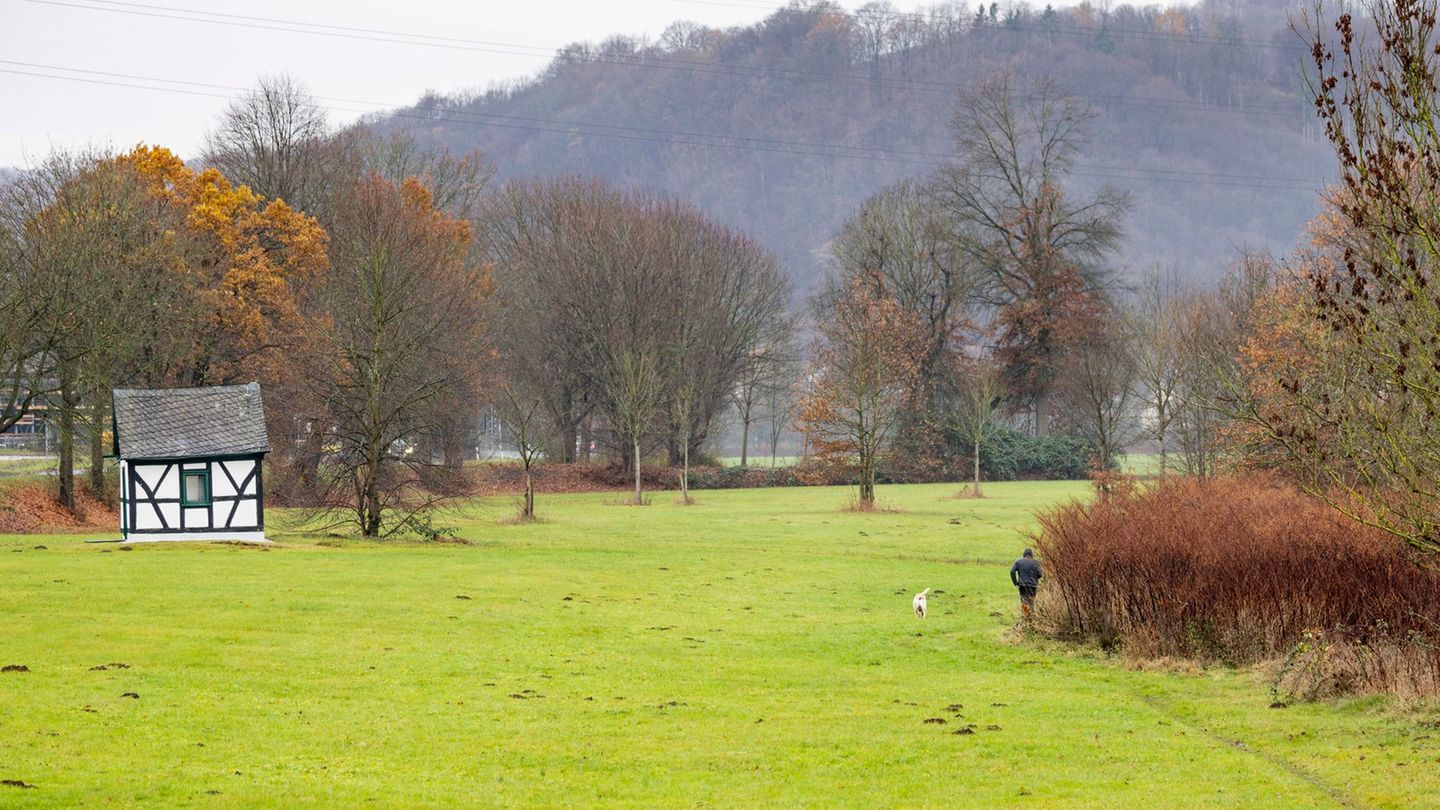 Ein bedeckter Himmel gehört in den kommenden Tagen dazu. (Archivbild) Foto: Thomas Banneyer/dpa