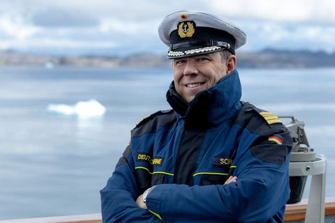 In wenigen Tagen will Kommandant Karsten Uwe Schlüter mit der "Berlin" nach einer monatelangen Seereise zurück in Wilhelmshaven