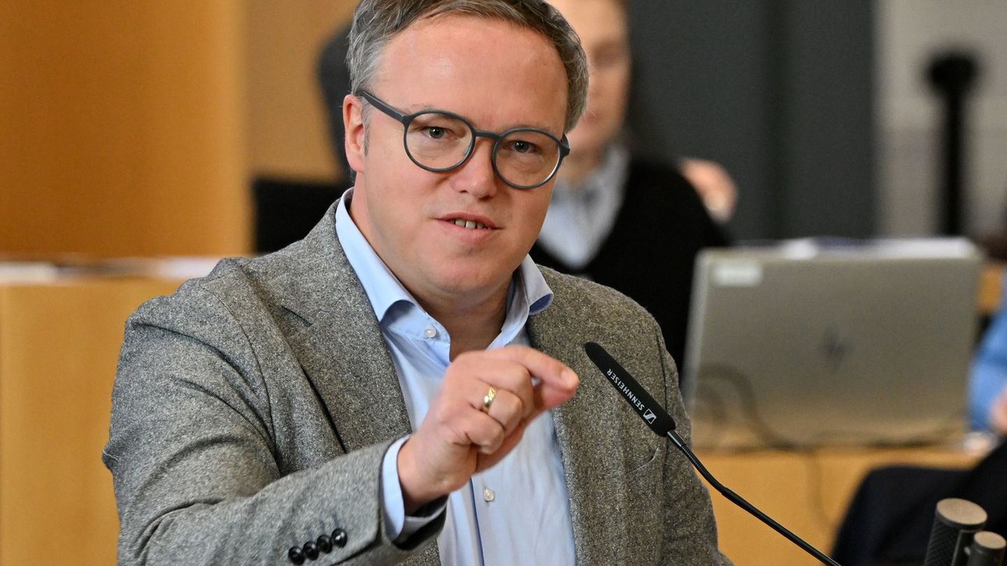 Weniger-B-rokratie-Voigt-Th-ringen-wird-Vorschriften-entr-mpeln