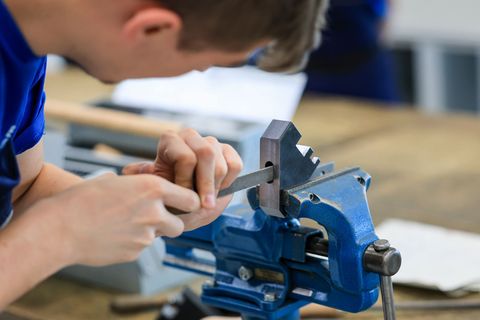 Nach Ansicht der DGB-Jugend sollten Unternehmen bei Bewerbungen um eine Lehrstelle nicht zu wählerisch sein. (Archivbild) Foto: