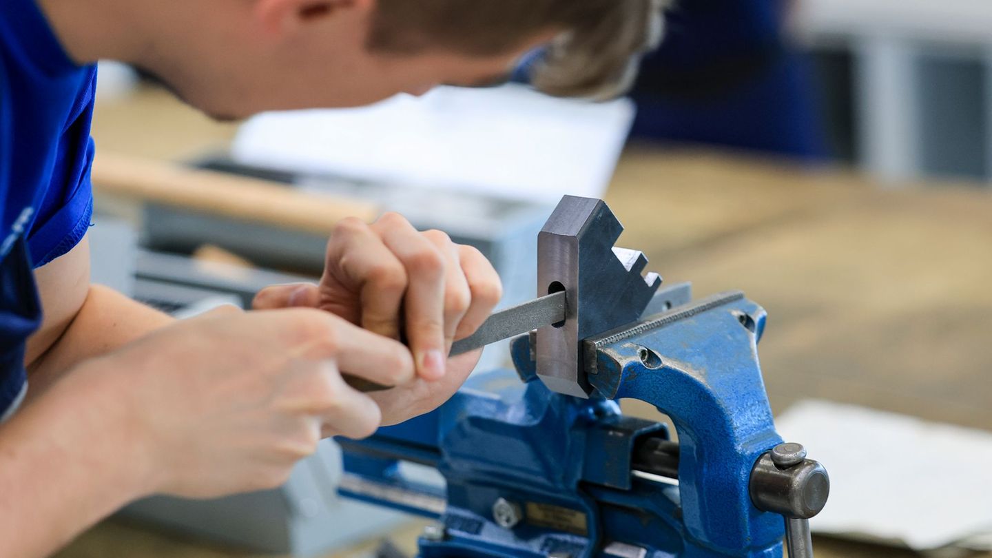 Nach Ansicht der DGB-Jugend sollten Unternehmen bei Bewerbungen um eine Lehrstelle nicht zu wählerisch sein. (Archivbild) Foto: