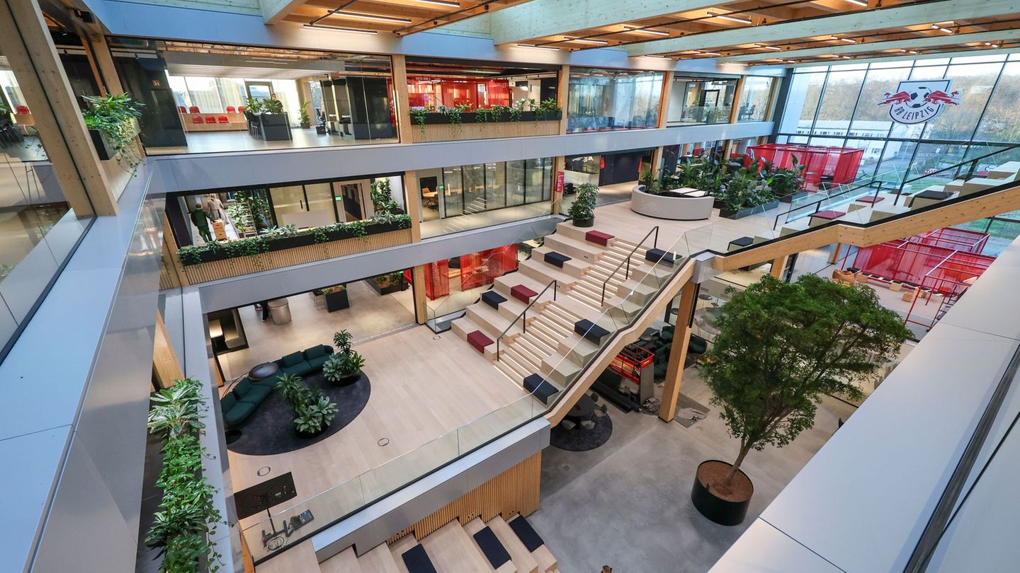 Red-Bull-Geschäftsführer Oliver Mintzlaff eröffnete die Geschäftsstelle. (Archivbild) Foto: Jan Woitas/dpa