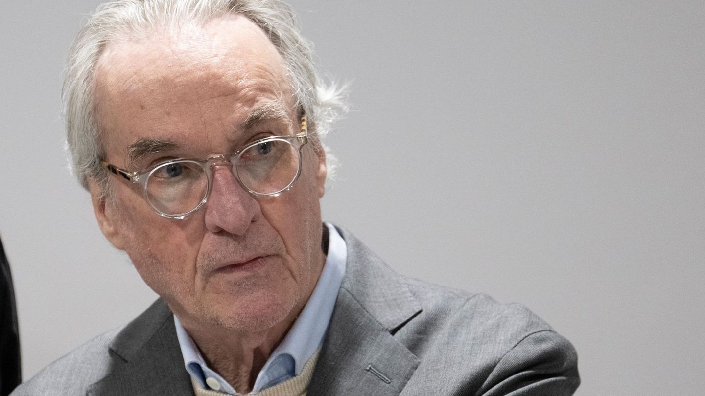 Der Hauptangeklagte Heinrich XIII. Prinz Reuß will sich im kommenden Jahr weiter zu den Anklagepunkten äußern. Foto: Boris Roess