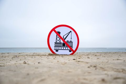 Auf Borkum gibt es immer wieder Proteste gegen die geplante Gasförderung. (Archivbild) Foto: Sina Schuldt/dpa