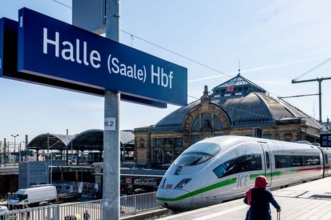 Ab Sonntag kommen Fahrgäste der Deutschen Bahn wieder schnell von Berlin nach Halle - die Bauarbeiten auf der Anhalter Bahn werd