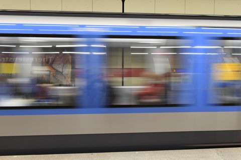 Der Vorfall soll sich in einer Münchner U-Bahn der Linie U6 ereignet haben. (Symbolbild) Foto: Felix Hörhager/dpa