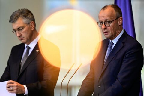 Merz (r.) bei seiner Pressekonferenz mit Plenkovic