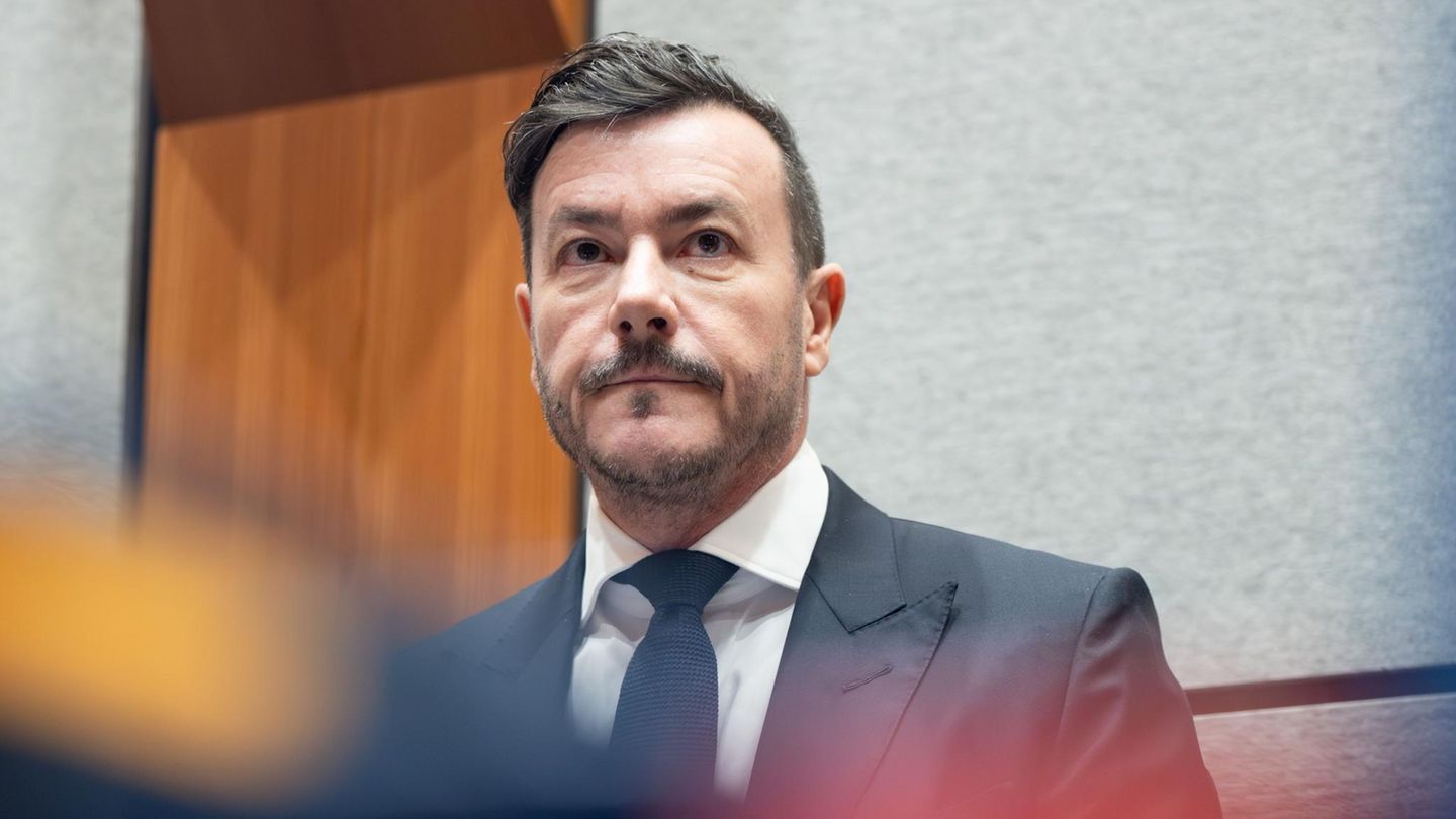 René Benko und seine Ehefrau Nathalie sind am Landesgericht Innsbruck wegen des Verdachts der Gläubigerschädigung angeklagt