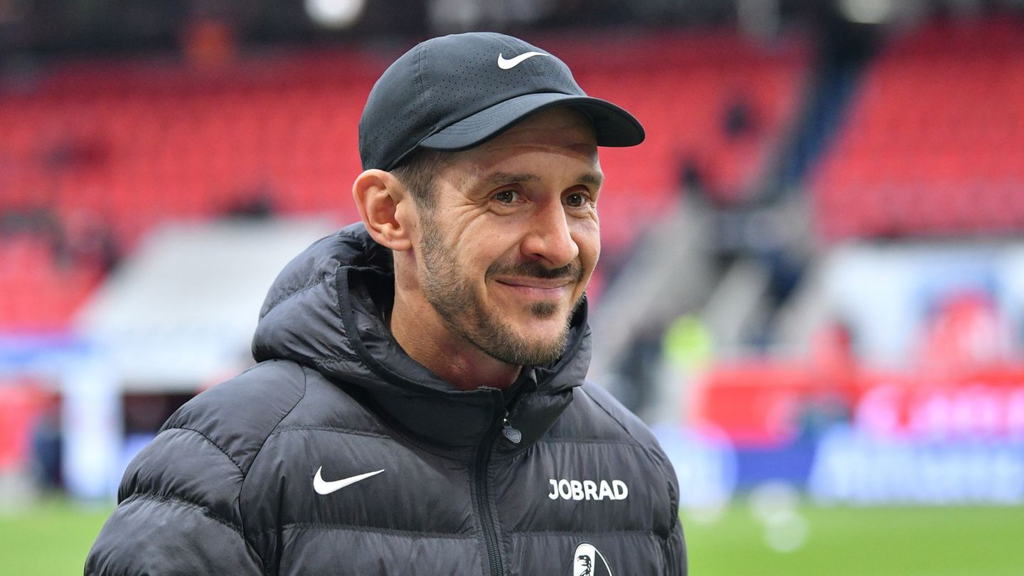 Freiburgs Trainer Schuster erhofft sich gegen Salzburg drei Punkte. Foto: Jan-Philipp Strobel/dpa