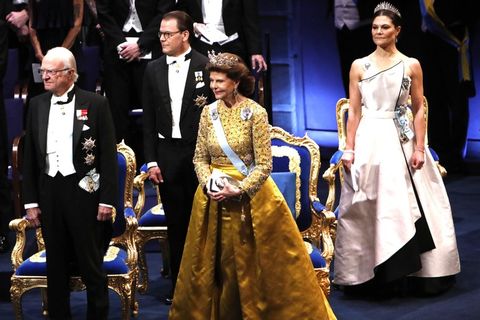Kronprinzessin Victoria (r.) mit König Carl XVI. Gustaf, Prinz Daniel und Königin Silvia beim Nobelpreis in Stockholm.