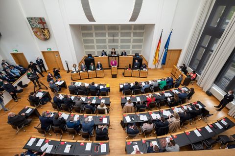 Der Saar-Landtag hat einen neuen Haushalt beschlossen. Foto: Harald Tittel/dpa