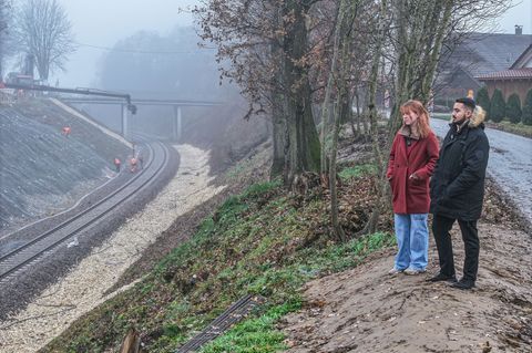 Das Trauma des Zugunglücks lässt sich nur langsam verarbeiten. Foto: Jason Tschepljakow/dpa