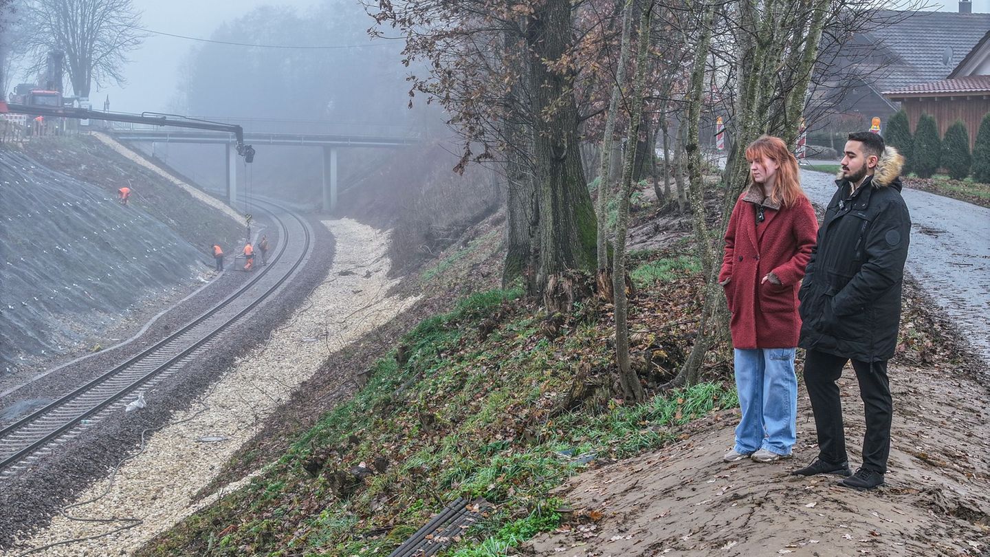 Das Trauma des Zugunglücks lässt sich nur langsam verarbeiten. Foto: Jason Tschepljakow/dpa