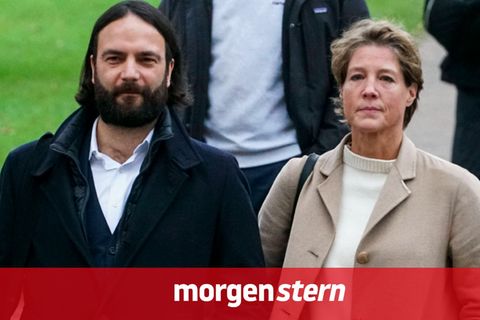 Christina Block und ihr Anwalt Ingo Bott auf dem Weg ins Landgericht Hamburg