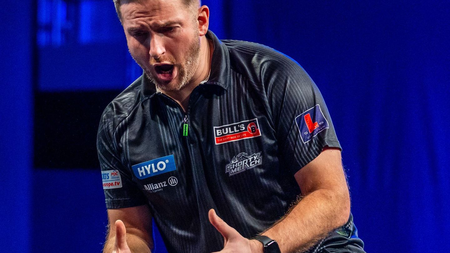 Arno Merk spielt erstmals bei der Darts-WM. Foto: Sebastian Doppstadt/PDC Europe/dpa