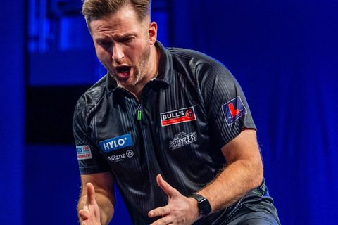 Arno Merk spielt erstmals bei der Darts-WM. Foto: Sebastian Doppstadt/PDC Europe/dpa