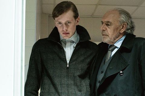 "Der Zürich-Krimi: Borchert und die Glut des Bösen": Borchert (Christian Kohlund, r.) zeigt dem Tatverdächtigen Bruno Zumthor