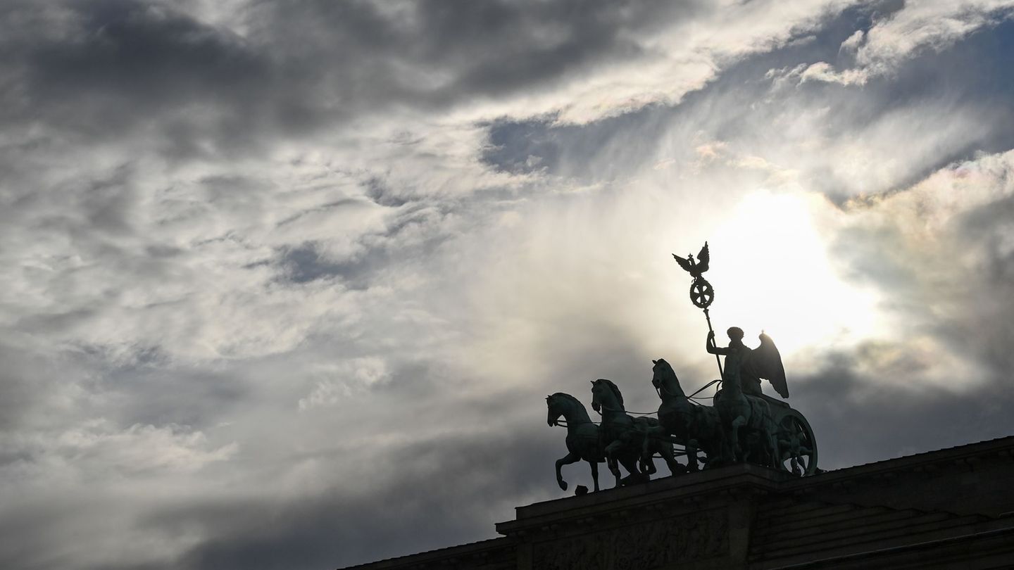 Tagsüber rechnet der DWD Donnerstag bis Samstag mit 6 bis 11 Grad. (Archivbild) Foto: Jens Kalaene/dpa-Zentralbild/dpa