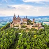 In vergangene Zeiten reisen – das kann man bei einem Besuch der vielen Schlösser und Burgen in Deutschland. Von imposanten Ritterburgen bis hin zu traumhaften Märchenschlössern, wir zeigen Ihnen die schönsten Bauwerke in der Galerie.