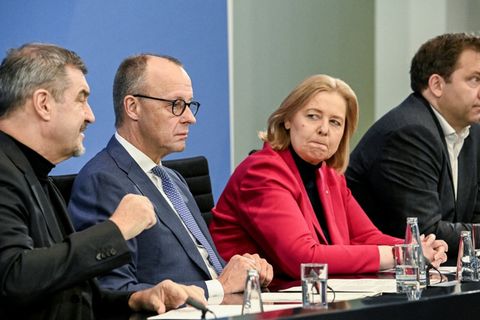 Koalitionsspitzen bei ihrer Pressekonferenz in Berlin