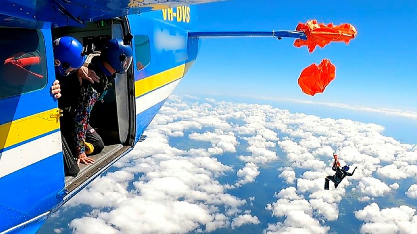 Der Skydiver hängt in 4600 Metern Höhe fest