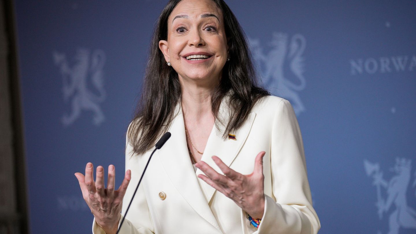 Die Friedensnobelpreisträgerin María Corina Machado ist mit Verspätung in Oslo eingetroffen. Foto: Stian Lysberg Solum/NTB/dpa