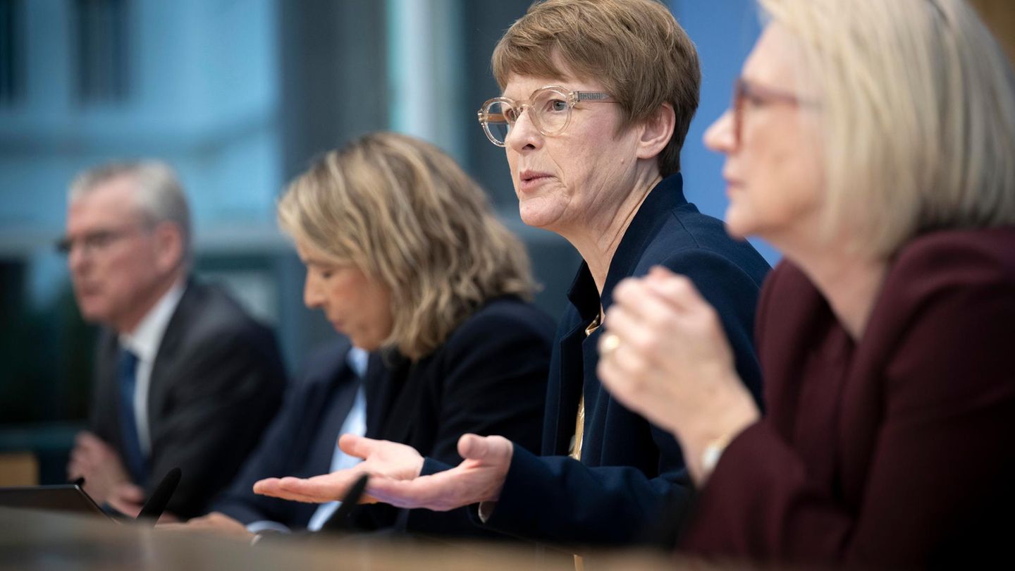 Die Wirtschaftsweisen (v. r.) Monika Schnitzer, Veronika Grimm, Ulrike Malmendier und Martin Werding