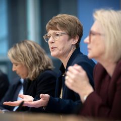 Die Wirtschaftsweisen (v. r.) Monika Schnitzer, Veronika Grimm, Ulrike Malmendier und Martin Werding