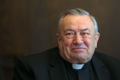 Der 2018 verstorbene Kardinal Karl Lehmann hatte eine große Sammelleidenschaft für Bücher. (Archivbild) Foto: Fredrik von Erichs