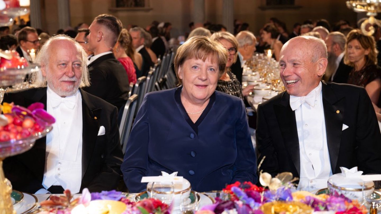 László Krasznahorkai, Angela Merkel und Peter Howitt