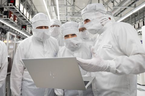 Mikrochips sind für zahlreiche Wirtschaftszweige unverzichtbar. (Symbolbild) Foto: Sebastian Kahnert/dpa