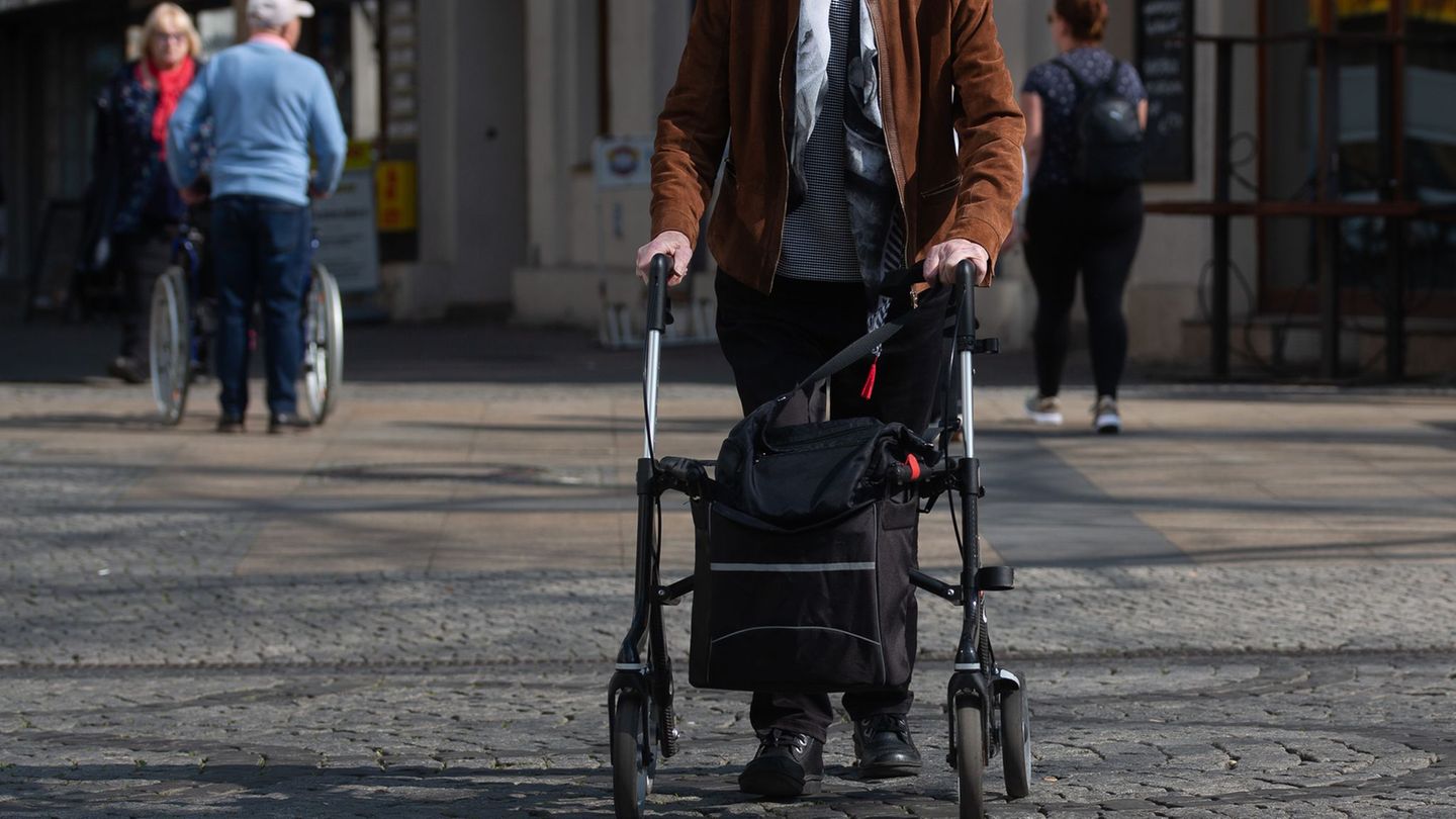 Die Zahl tödlicher Stürze bei Älteren in Sachsen-Anhalt ist in zehn Jahren um 37,8 Prozent gestiegen. (Symbolbild) Foto: Fernand