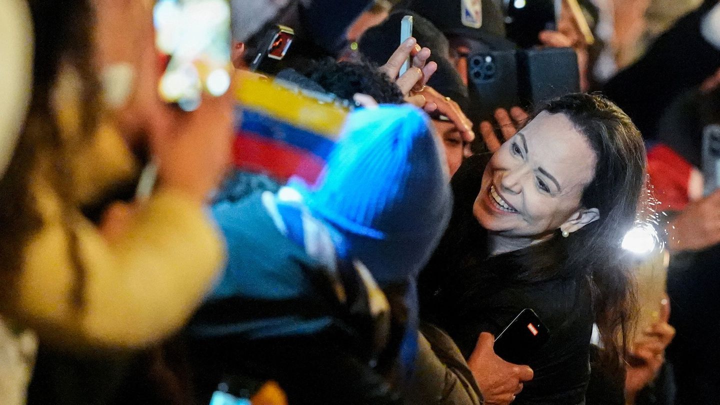 Machado traf in der Nacht in Oslo ein. Foto: Lise Åserud/NTB Scanpix/AP/dpa