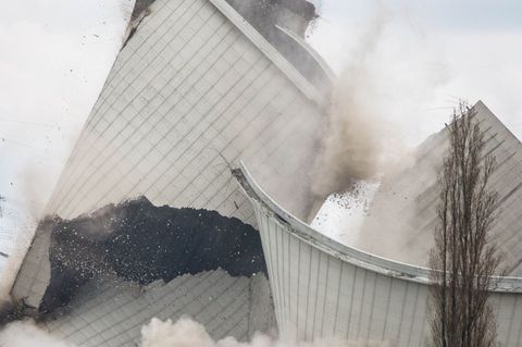 Die ersten Türme wurden 2023 abgerissen. (Archivbild) Foto: Frank Rumpenhorst/dpa