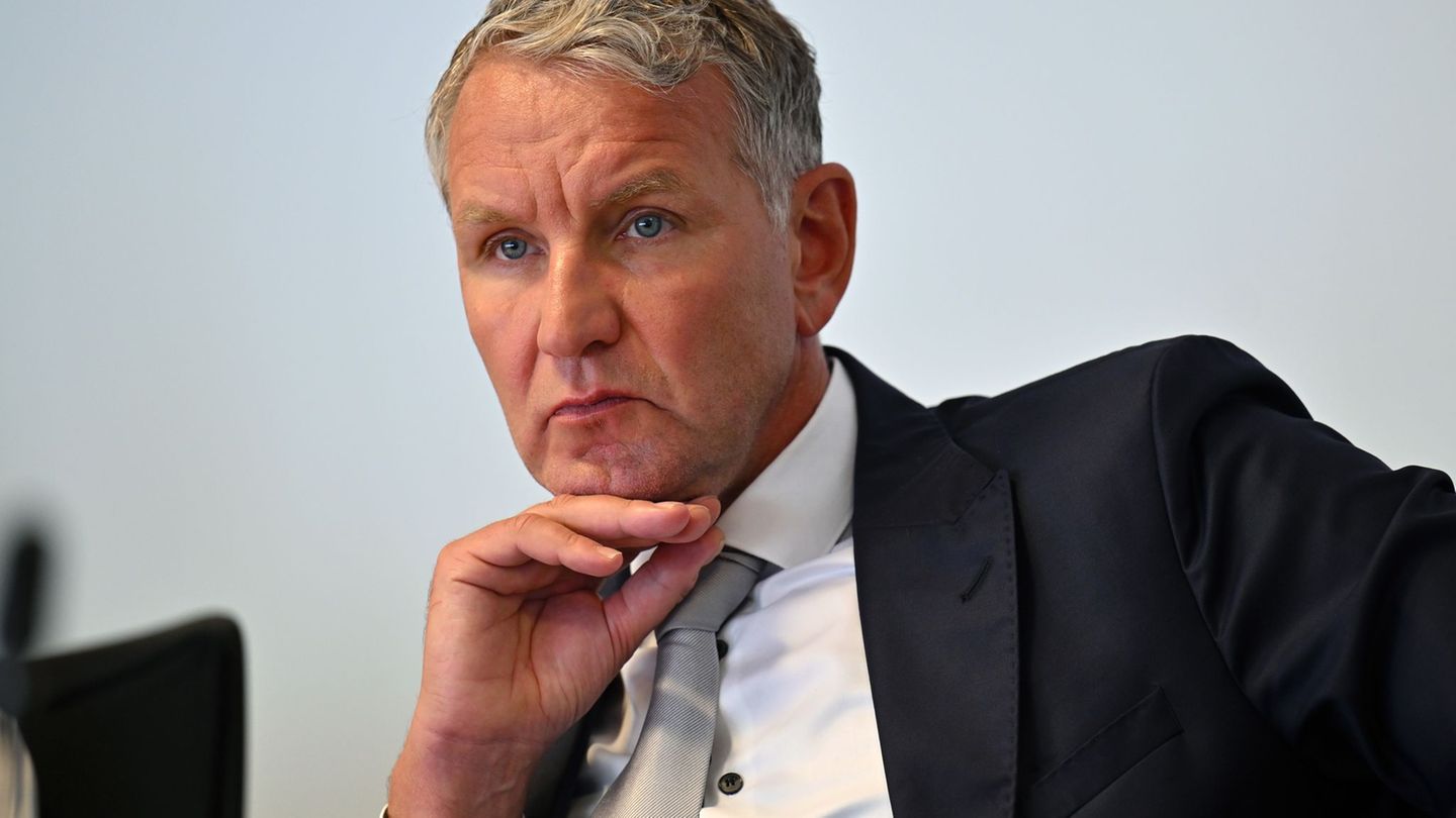 Die AfD-Fraktion will vor dem Verfassungsgericht gegen den Haushaltspassus 2025 klagen. (Archivbild) Foto: Martin Schutt/dpa